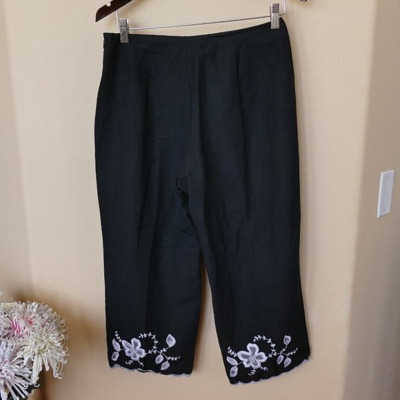 Larry Levine Embroidered Capri Pants- Size 10 - Picture 2 of 7